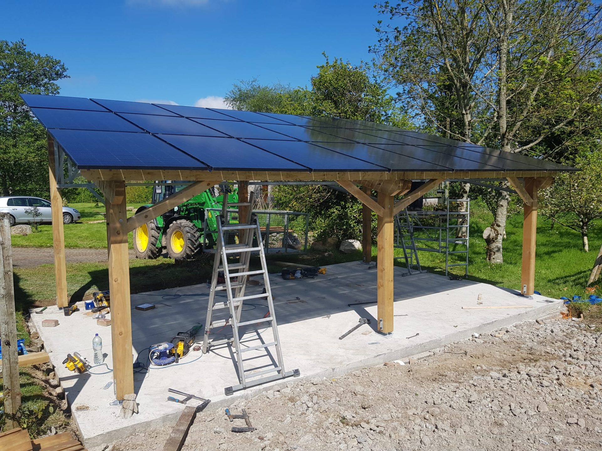Solar panel pergola by SolarSmart and Solar Structures